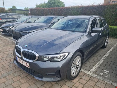 BMW 3 touring 318iA 156PK Business Edition With Climatic &amp; Navigation &amp; Cruise Cottrol &amp; Park Sensors Front &amp; Rear PETROL
