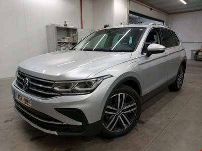 Volkswagen Tiguan VW TIGUAN 245PK DSG Elegance With Nav Discover Media & Winter & Travel Assist & Towing Hook & Park Assistance & Pano Roof HYBRID