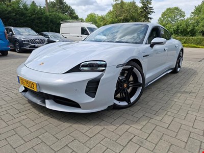 Porsche Taycan POR TAYCAN Turbo 680PK Sport Design Pack & Heat Pump & Sport Chrono & Head Up & 4+1 Seats & Matrix LED & 4 Wheel Steering & 22Kw