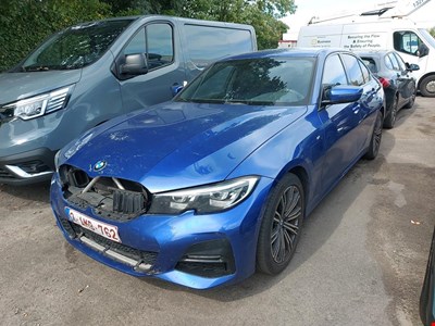 BMW 330 3 BERLINE e 292PK M Sport Business Edition TOTAL LOSS With Sport Seats & Adaptive M Suspension HYBR