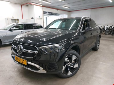 Mercedes-Benz GLC MER 300 e 4MATIC 313PK DCT Luxury Line With Black Leather & Pano Roof & Driving Assistance Plus & 360 Camera Pack HYBRID