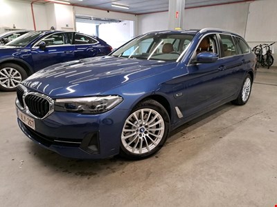 BMW 5 touring 520eA 204PK Business Edition Pack Driving Assistant Towing Hook Pano Roof HYBRID
