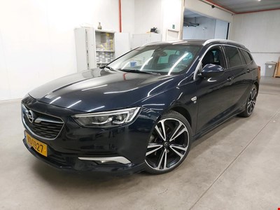 Opel Insignia sports tourer OPE INSIGNIA SPORTS TOURER CDTI 170PK AT8 Innovation OPC Line Pack Executive Innovation/Country Tourer Towing Hook
