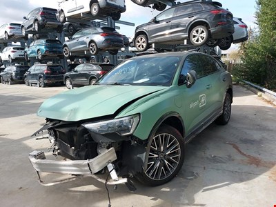 Audi Q3 AUD SB 45 TFSI e 245PK STronic S Line TOTAL LOSS Pack Business Plus & Rear Camera & Towing Hook HYBR