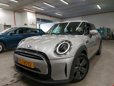 MINI Cooper MIN COOPER 5D 15iA 136PK With Climatic &amp; Navigation &amp; Cruise Conntrol &amp; Rear Park Sensors PETROL