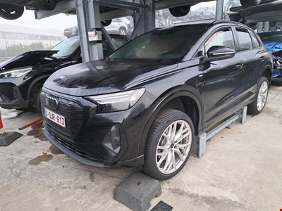 Audi Q4 AUD ETRON 45 286PK Corporate S TOTAL LOSS Pack Assistance Tour Pro &amp; Comfort Pro &amp; Towing Hook &amp; Pano R