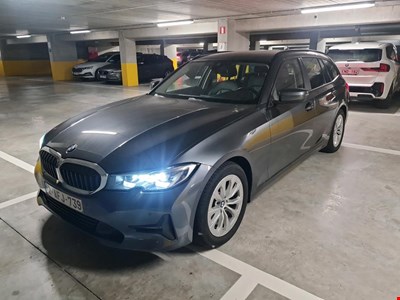 BMW 3 touring 318dA 150PK Business Edition &amp; Pack Business With Heated Seats &amp; Parking Assistant Pack &amp; Towing Hook