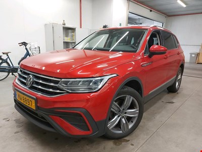 Volkswagen Tiguan VW TIGUAN Allspace TSI 150PK DSG Life With Nav Discover Media &amp; Third Row Seats &amp; Area View &amp; Rear View &amp; Park Assist &amp; 19 Inch
