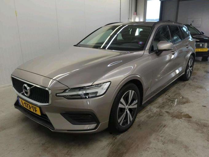 Volvo V60 2.0 B3 Mom. Adv.