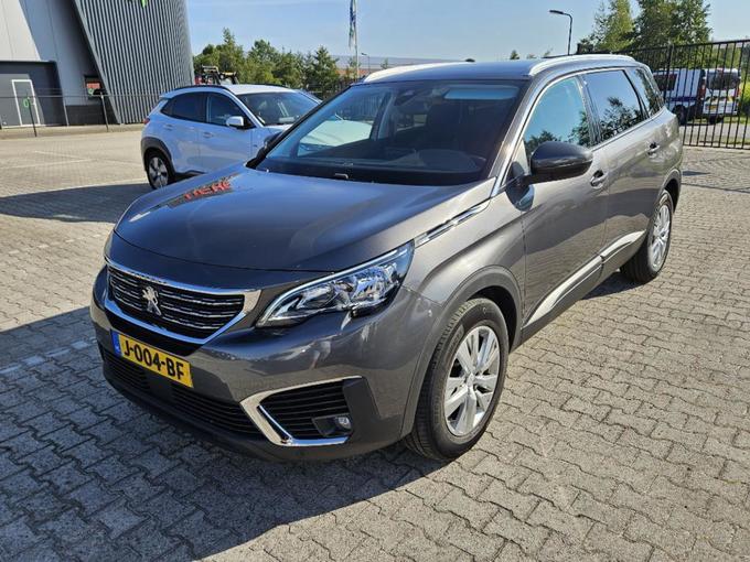 PEUGEOT 5008 1.2 Pure Tech Blue Lease Executive 7-persoons