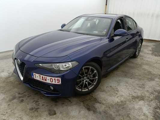 Alfa Romeo Giulia 2.2 JTDm 136 Super AUTO 4d