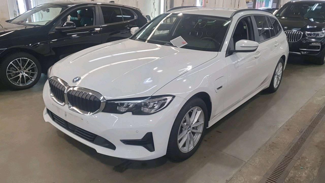 BMW 3ER REIHE 330e Touring Advantage Automatic