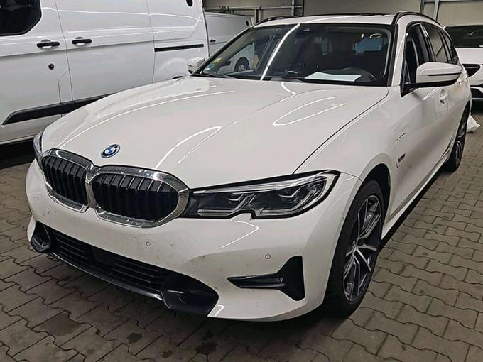 BMW 3er-Reihe 330e xDrive Touring Sport Line Automatic