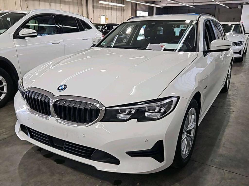 BMW 3er-Reihe 330e Touring Advantage Automatic